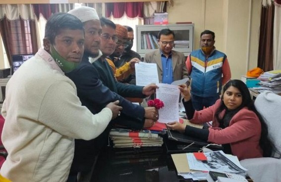 On 6 points demand Madrassa teachers placed deputation to the Education Department On 6 points demand Madrassa teachers placed deputation to the Education Department